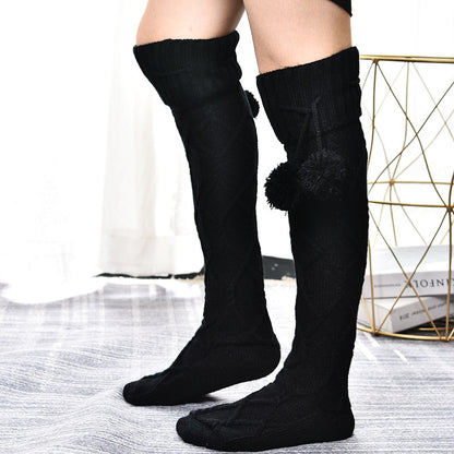 Alizza - Weihnachtsstricksocken mit Fellknäuel für Damen